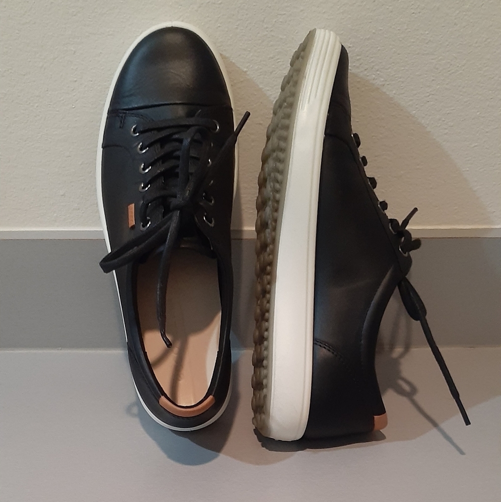 Ecco Soft 7 Leather Sneakers. Black.
